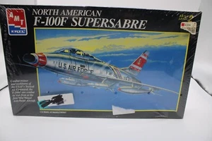 AMT/ERTL #8892 North American F-100F Supersabre Modellbausatz - Bild 1 von 2