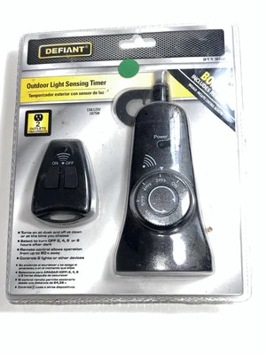 Temporizador de detección de luz exterior desafiante con control remoto inalámbrico adicional Foto 1 de 3