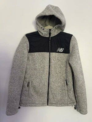 New Balance Suéter Chaqueta de Vellón Mujer Cremallera Completa Gris Espiga Con Capucha Mediana Foto 1 de 4