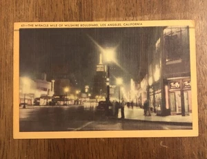 The Miracle Mile Of Wilshire Blvd., Bei Nacht Los Angeles, Kalifornien Postkarte (WP8) - Bild 1 von 2
