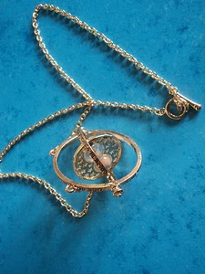 Collar Colgante Giratiempo. Harry potter y el prisionero de Azkaban. Reloj Arena - Imagen 1 de 2