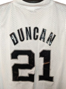 Seltenes TIM DUNCAN Basketball Trikot beschichtet Buchstaben Zahlen SPURS Gr. 52 Weiß RAR - Bild 1 von 16