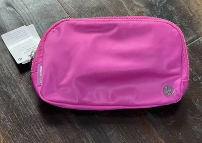 Nuevo con etiquetas Bolso Cinturón Lululemon Everywhere Agotado Rosa Sónico Bandolera Correa Ajustable Foto 1 de 4