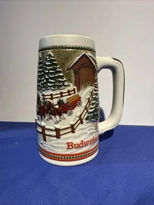 🔥1984 Budweiser Beer Holiday Christmas Stein Bridge Clydesdales Ceramarte🔥 - Imagen 1 de 4