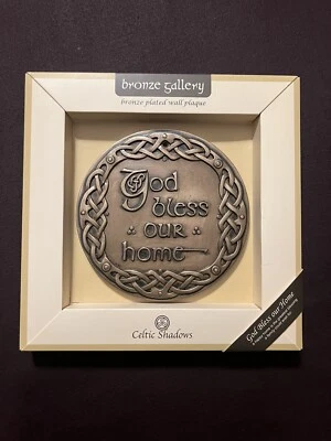 Placa de pared enchapada en bronce Galería de bronce Sombras celtas Dios bendiga nuestro hogar NUEVO Foto 1 de 4