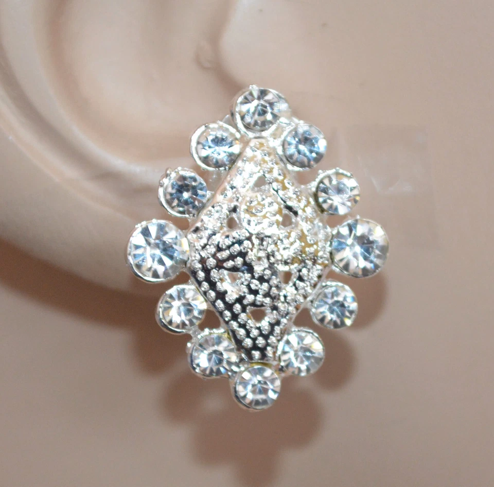 Orecchini donna a clips argento a lobo stile bottone strass brillantini UW162 - Immagine 1 di 1