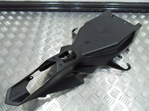 Panel de carenado de bandeja trasera original Yamaha YZF R1 2015 a 2023 - Imagen 1 de 16