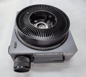 Kodak Carousel S-AV2010 Slide Projector Lens & Carry Case + More - Picture 1 of 22