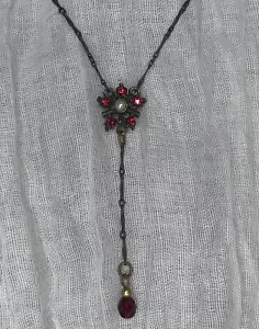Vintage 90er Y2k Lariat Y Halskette weinrote Perle Messing signiert EH von Nordstrom - Bild 1 von 13