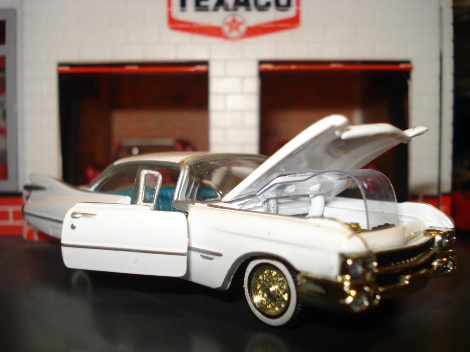 1959 59 CADILLAC COUPE LIMITED EDITION 1/64 1950'S CLASSIC METALLIC WHITE CADDY - Image 1 of 4