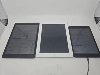 Joblot x3 Apple iPads A1489 A1475 A1458 - Image 1 of 4