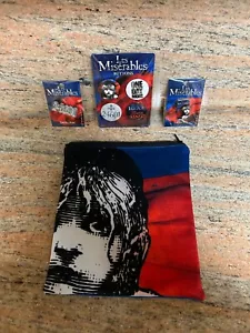 Nagelneues Konvolut: Ltd. Ed. "Les Miserables" recycelte Bannertasche / Pin Konvolut Set - Bild 1 von 2
