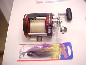 RARE VINTAGE RED Abu Garcia Ambassadeur 6500 MADE IN SWEDEN + LURE - Picture 1 of 14
