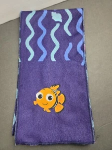 Disney/Pixar Nemo & Dorey Buscando a Nemo Caja de botín bufanda exclusiva - Usada en Excelente Condición - Imagen 1 de 6