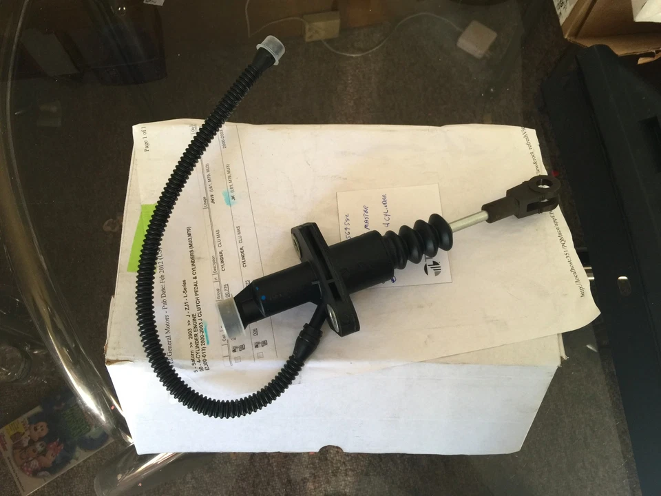 ДЕТАЛЬ GM NO 12569582 ГЛАВНЫЙ ЦИЛИНДР СЦЕПЛЕНИЯ 2001-2003 SATURN *НОВЫЙ В КОРОБКЕ* - Изображение 1 из 1