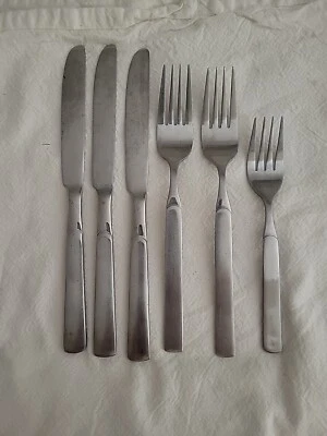 Tenedores y cuchillos cubiertos de acero inoxidable Tools of the Trade de 6 piezas Foto 1 de 4