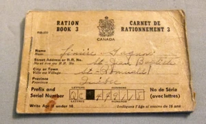Libro de racionamiento usado canadiense original de la Segunda Guerra Mundial folleto de 3 estampillas de alimentos - Imagen 1 de 2