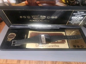 Rare VULCAIN 17 Jewel Watch - Picture 1 of 4