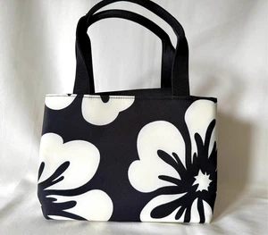 NEW Black and White Floral Hibiscus Hawaiian Print Handbag Purse - Picture 1 of 4