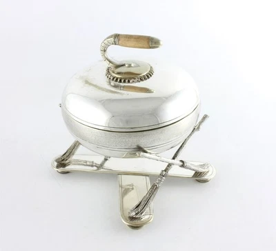 Antigua caja de galletas de piedra rizadora y cepillo de novedad. Plato de plata Fenton Brothers Foto 1 de 4