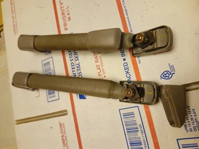 01-05 Par de manijas de agarre delanteras Lexus IS300 OEM usadas envío gratuito Foto 1 de 4