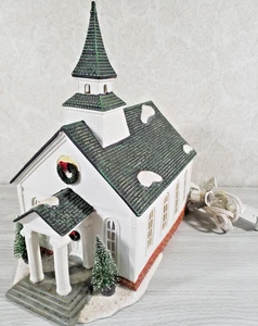 Holiday Time Country Charm Collection Church 2004 LIGHTS WORK - Picture 1 of 7