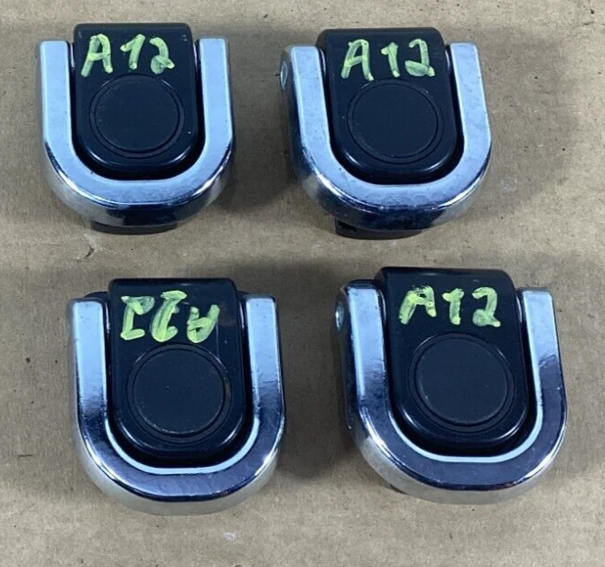 2004-2010 宝马 X3 - 后备箱领带下降/紧固件圆形按钮套装 3400537 原始设备制造商。 — 第 1/4 张图片