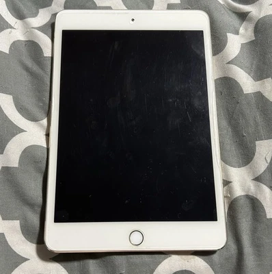 Apple iPad mini 4. Viene en oro rosa y es totalmente funcional. 16 GB. WiFi. Foto 1 de 4