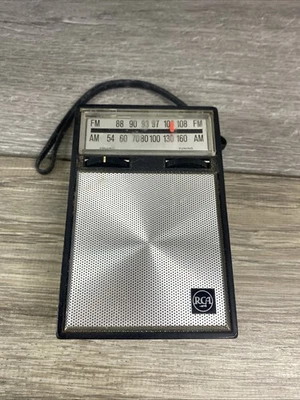 RVintage RCA AM/FM Transistor Radio, Model RHM19E - Image 1 of 4