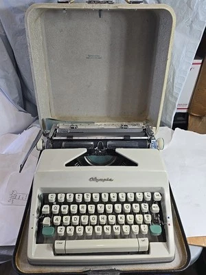1965 Olympia SM9 Werke Ag Wilhelmshaven Vintage Ivory Typewriter W/Case S2659048 - Image 1 of 4