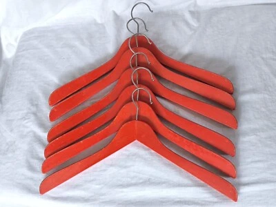 6 schöne alte Kleiderbügel Holz Rot Retro 70er Jahre Vintage  - Bild 1 von 4