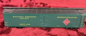 ATHEARN TRAIN IN MINIATURE RAILWAY EXPRESS AGENCY REFRIGERATED BOX CAR ASSEMBLED - Picture 1 of 7
