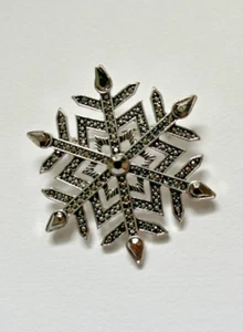 Silberfarbene Schneeflocke Strass Brosche Anstecknadel mit Kristallen - Bild 1 von 3