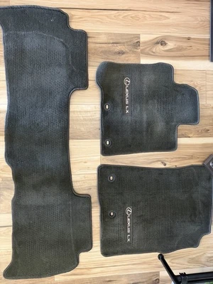 2008 - 20215 LEXUS LX570 JUEGO COMPLETO ALFOMBRILLAS NEGRO Y TOSTADO BUEN ESTADO Foto 1 de 2