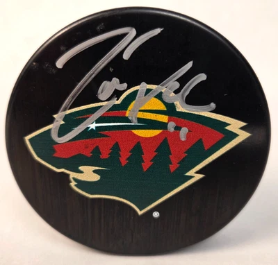 Salón de la Fama ZACH PARISE Firmado Autografiado Oficial NHL Puck Minnesota MN WILD Foto 1 de 3