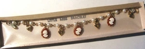 Bracciale Little Miss Vintage Bambino Tono Oro Cammeo e Perle Finte - Foto 1 di 2