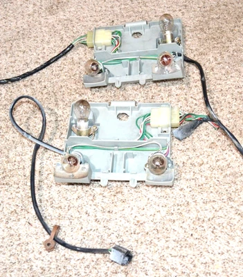 1985 1986 1987 1988 1989 TOYOTA MR2 TAILLIGHT TAIL LIGHT LAMP INSERT SOCKET USED Foto 1 de 4