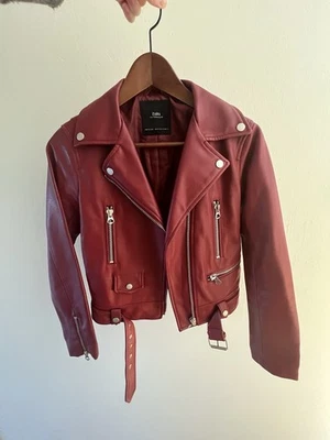Jaqueta de couro vermelha feminina Zara tamanho Xs. Ótimo estado - Imagem 1 de 3