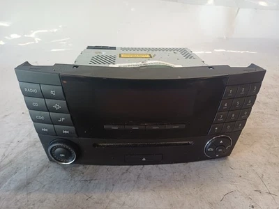 43E* Mercedes Benz MB W211 Radio Y Reproductor De CD A2118701289 - Imagen 1 de 4