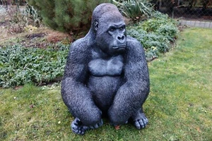 Gorillakind lebensgroß 74cm Gorilla Baby Affe Garten Deko Figur Gartendekoration - Bild 1 von 9