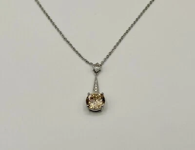 Hermoso colgante de diamantes amarillo pálido de 3 quilates lleno de oro blanco de 18 quilates creado en laboratorio Foto 1 de 4