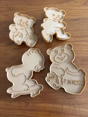 Juego de 4 cortadores de galletas de oso de peluche Wilton 1990 vintage de plástico marrón Hong Kong Foto 1 de 2