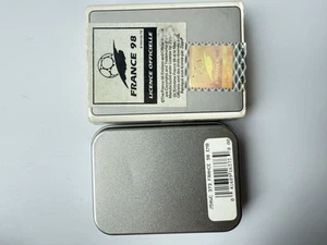 Frankreich 98 WM Zippo Feuerzeug verchromt Neu in OVP offizielles Lizenzprodukt - Bild 1 von 8