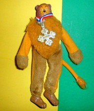 1974 MEGO THE WIZARD OF OZ COWARDLY LION W "COURAGE" TROPHY COMPLETE 8" FIGURE