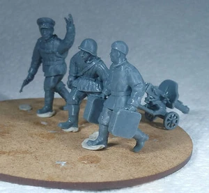 WW2 Soviet Maxim Deploying - Picture 1 of 3