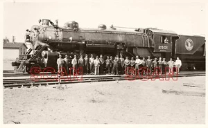 2A614 RPPC 1928 NORTHERN PACIFIC TERMINAL CREW GUILDS LAKE PORTLAND OR GNRR - Bild 1 von 2