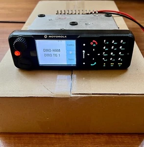Motorola MTM800E GPS Mobile TETRA Radio 380-440MHz - Zdjęcie 1 z 4