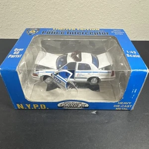 Gear Box - NYPD 1999 Ford Crown Victoria Interceptor Patrol Car - 1:43 scale - Picture 1 of 5