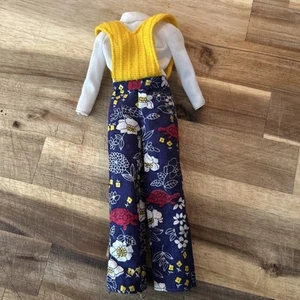 Combinaison Barbie vintage une pièce jaune tricot bleu floral 1973 #8685 - Photo 1/4