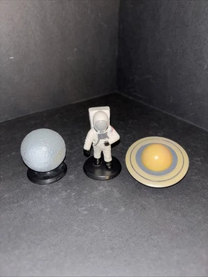 Space Chess astronaut Pawn Knight Bishop 2001 Big League Promotions replacement - Image 1 of 4